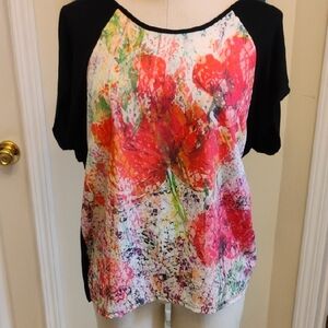 Susan Lawrence Black and Red Floral Short Sleeve Top